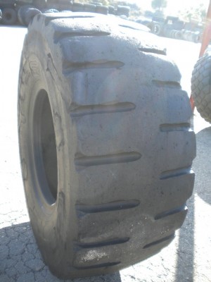 Industrial tire - Size 20.5-25 MILITARY RECARVED
