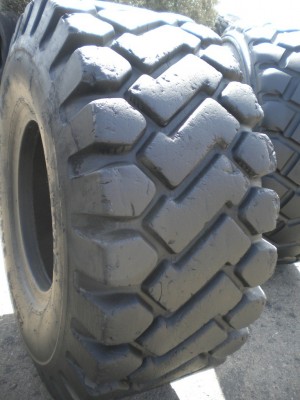 Industrial tire - Size 23.5-25 EM60