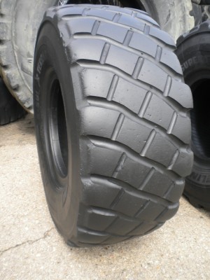 Industrial tire - Size 23.5-25 X SUPER TERRAIN RECARVED