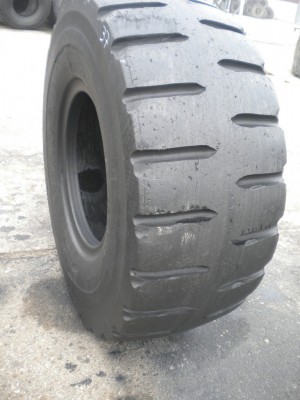 Industrial tire - Size 20.5-25 DLUG RECARVED