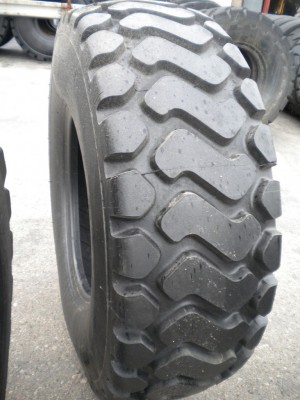 Industrial tire - Size 17.5-25 XHM RETREADED