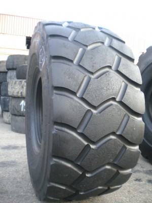 Industrial tire - Size 26.5-25 RT3B RECARVED