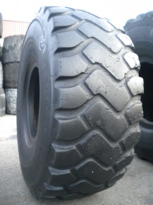 Industrial tire - Size 26.5-25 XHM RETREADED
