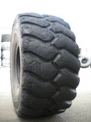 Industrial tire - 26.5-25 VSNT RECARVED