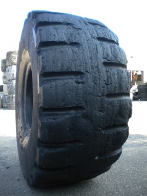 Industrial tire - 29.5-25 VSDLUG RECARVED