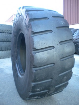 Industrial tire - Size 20.5-25 MILITARY RECARCED