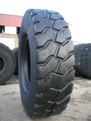 Industrial tire - Size 18.00-33 VCHSS RETREADED Y RECARVED
