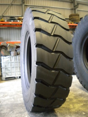 Industrial tire - 18.00-33 VSCH RECARVED