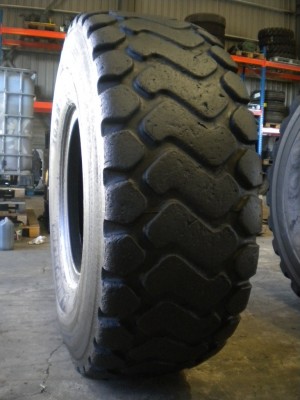 Industrial tire - Size 20.5-25 XHM RETREADED