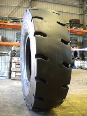 Industrial tire - Size 18.00-33 EV40