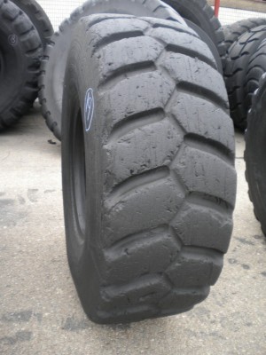 Industrial tire - 20.5-25 XLDT RETREADED
