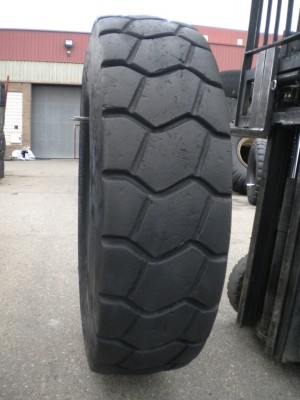 Industrial tire - 21.00-35 XHT RETREADED