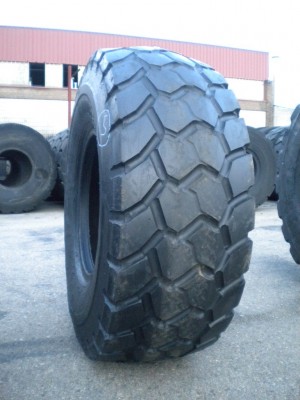 Industrial tire - 20.5-25 VJT RECARVED