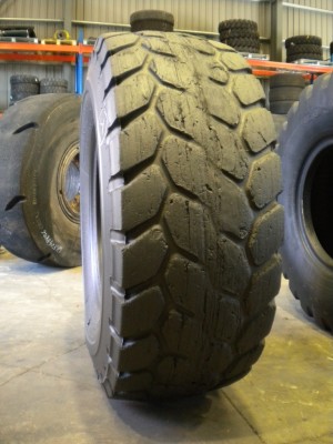 Industrial tire - Size 20.5-25 VJT