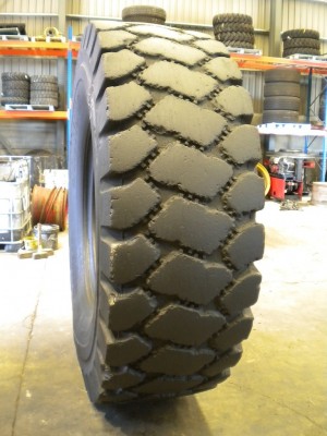 Industrial tire - Size 24.00-35 VSMT