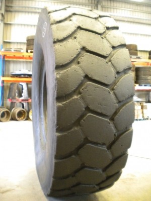 Industrial tire - Size 24.00-35 XDTM RETREADED