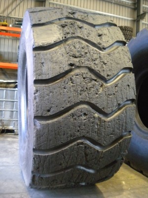 Industrial tire - Size 29.5-29 GYT RECARVED