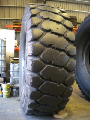Industrial tire - Size 24.00-35 VSMTS