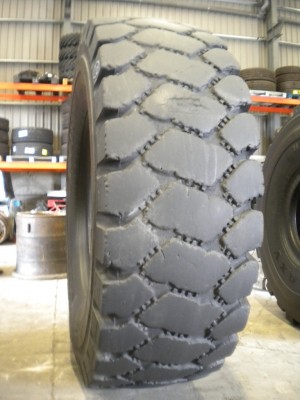 Industrial tire - Size 24.00-35 VSMT