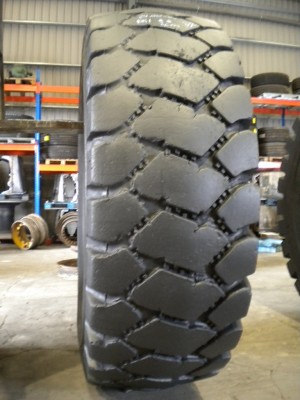 Industrial tire - Size 24.00-35 VSMT