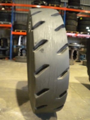 Industrial tire - Size 14.00-24 VSCH RETREADED
