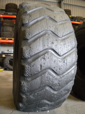 Industrial tire - Size 29.5-29 XTS RECARVED