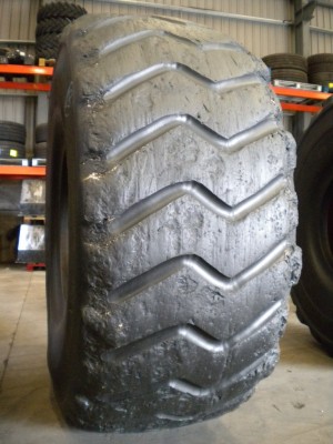 Industrial tire - Size 29.5-29 XTS RECARVED