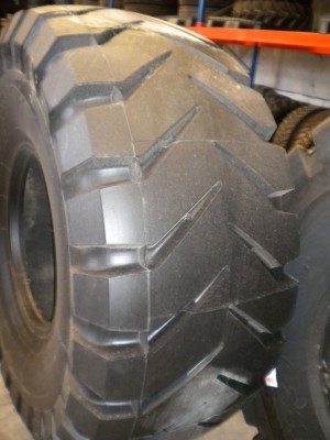 Industrial tire - Size 23.5-25 MCH-XK STOCK 1 UNIT 1000,- EUROS/UNIT