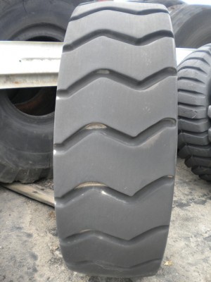 Industrial tire - Size 16.00-25 GYT RETREADED