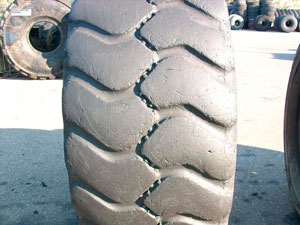 Industrial tire - Size 23.5-25 VSDT