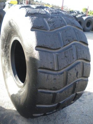 Industrial tire - Size 750/65-25 RL2+ RETREADED Y RECARVED