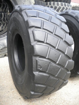 Industrial tire - Size 23.5-25 XST RECARVED