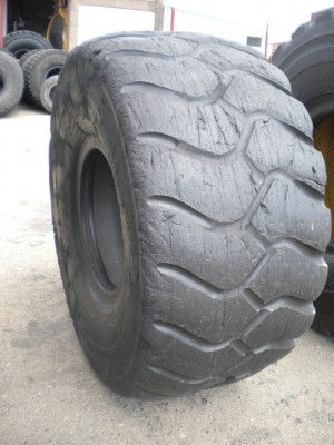 Industrial tire - Size 26.5-25 VSNT RECARVED