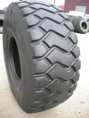 Industrial tire - 23.5-25 XHT RECARVED Y RETREADED