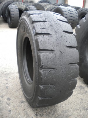 Industrial tire - Size 17.5-25 MILITARY RECARVED