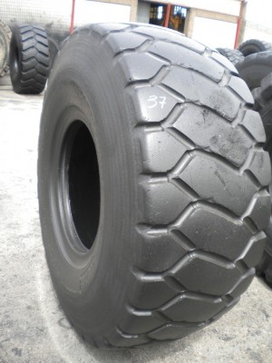 Industrial tire - 23.5-25 VSMT RECARVED