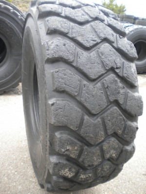 Industrial tire - 23.5-25 XADM RECARVED