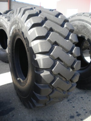 Industrial tire - 23.5-25 EM60