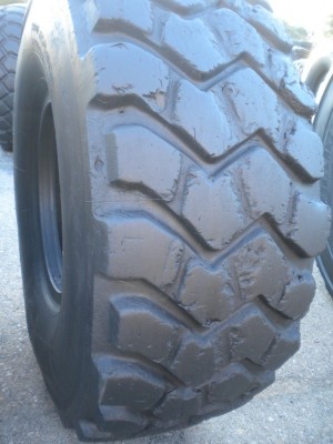 Industrial tire - 23.5-25 XADM RECARVED
