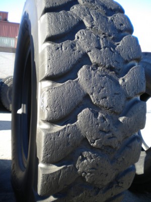 Industrial tire - Size 27.00-49 XDT
