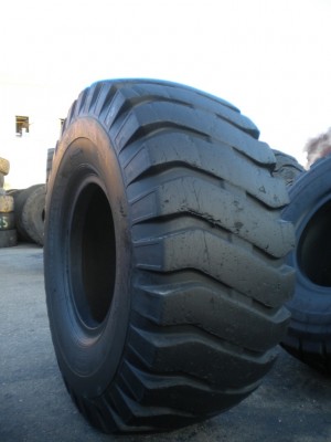 Industrial tire - Size 23.5-25 SGRIP