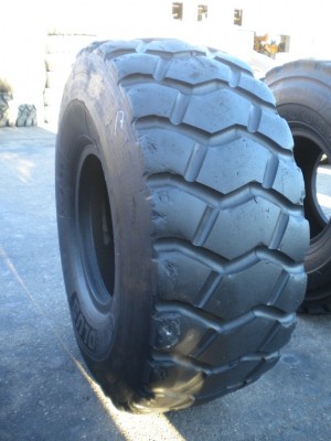 Industrial tire - 23.5-25 AL37 RECARVED