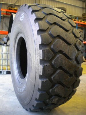Industrial tire - Size 23.5-25 XHM RETREADED