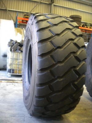 Industrial tire - Size 23.5-25 B01N RECARVED