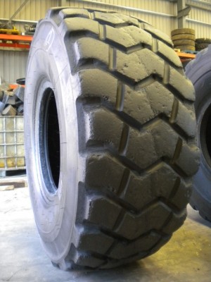 Industrial tire - Size 23.5-25 XADN RECARVED