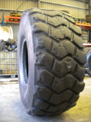 Industrial tire - Size 23.5-25 XADM RECARVED