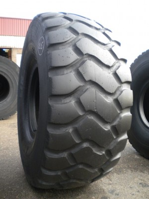 Industrial tire - Size 26.5-25 XHA RECARVED