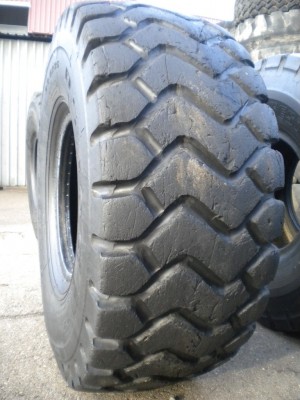 Industrial tire - Size 23.5-25 RS300 RECARVED