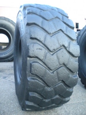 Pneu industriel - Mesure 23.5-25 XADM RECHAPES