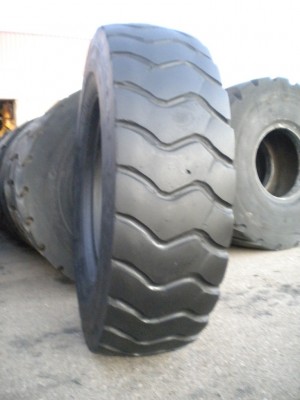 Industrial tire - Size 18.00-33 GYT RECARVED
